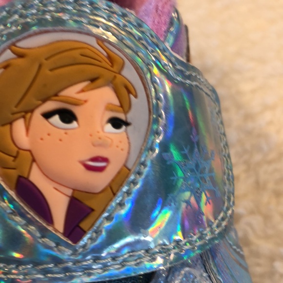 Frozen 2 Light up shoes! - Picture 7 of 15